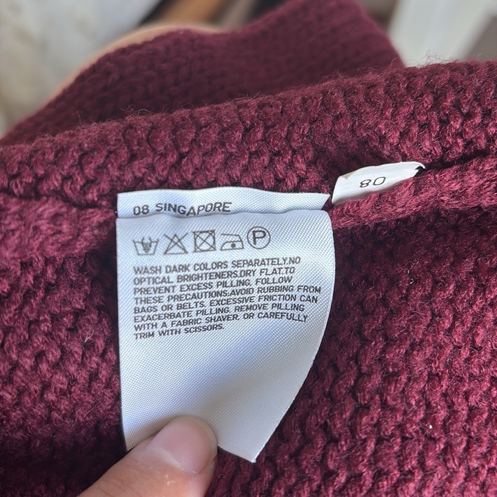 Uniqlo U Premium Singapore Turtleneck Sweater - Picture 3 of 4